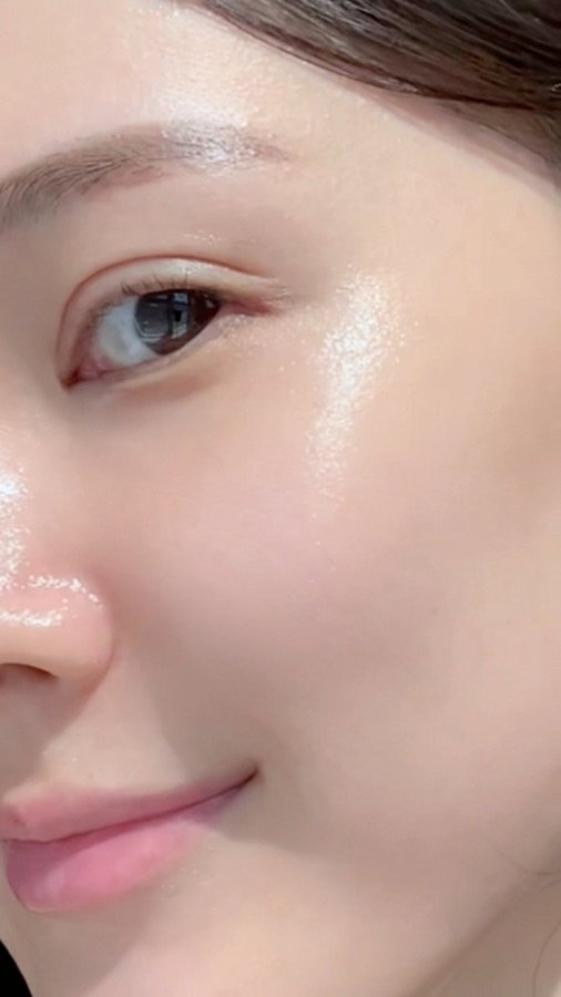 Skin texture close-up during a GASH routine