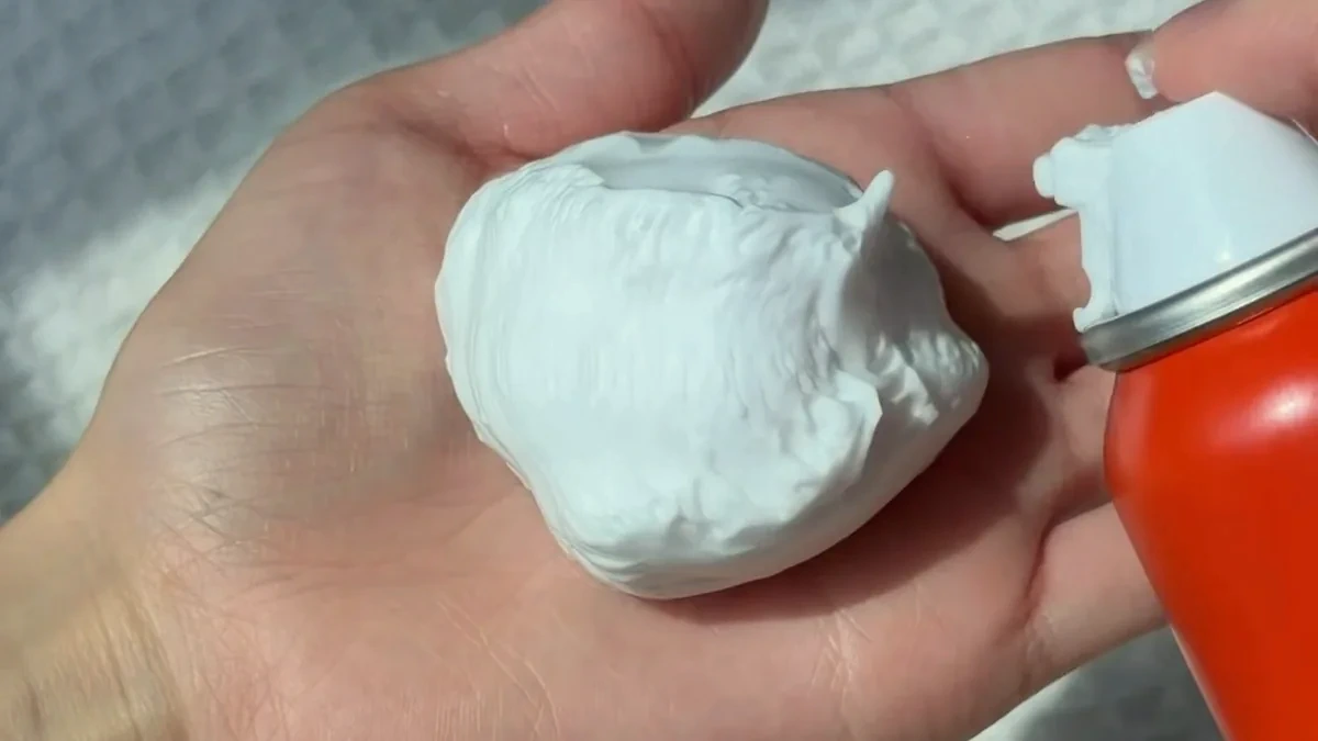 GASH Air Bubble mask foam texture on a palm, next to the bottle
